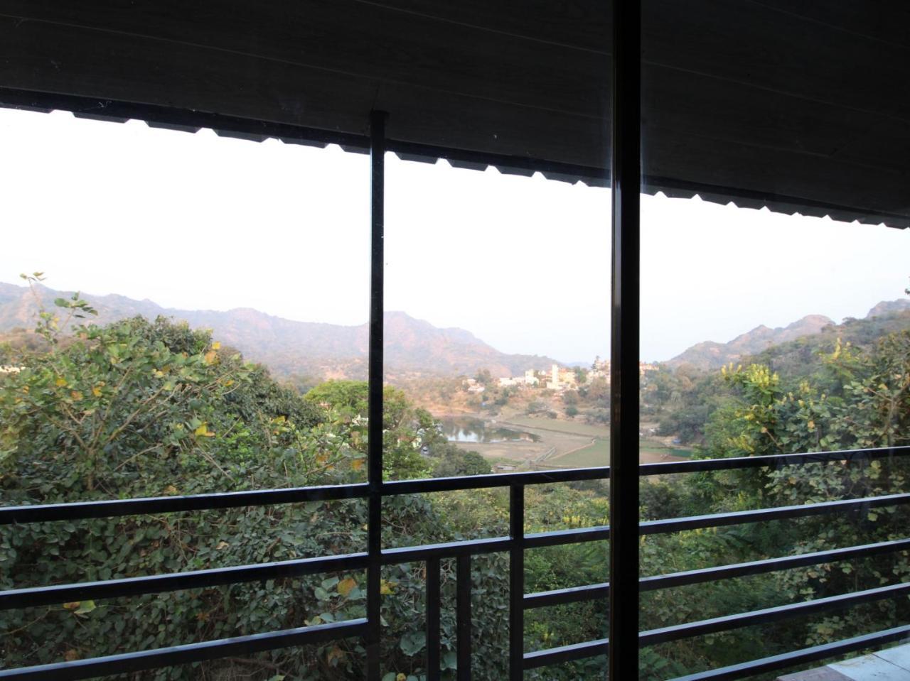 Oyo 23448 Home Spacious Mountain View Studio Mount Abu Bagian luar foto